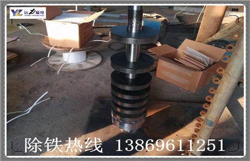 鐵礦干粉磁選機(jī)，鐵礦干粉磁選機(jī)經(jīng)得起客戶比較_磁性礦鐵礦干粉磁選機(jī)經(jīng)得起客戶比較_鐵礦干粉磁選機(jī)經(jīng)得起客戶比較工作視頻皮帶及結(jié)構(gòu)價(jià)格