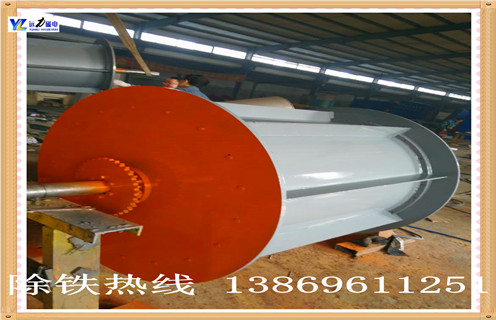 全磁　遠(yuǎn)力磁電生產(chǎn)的全磁滾筒通常安裝在輸送帶端頭上，使用環(huán)境更適用于大批量的礦石，谷物，沙子，砂礫，塑料，木材，碎玻璃，廢料等干性物料中的跟大含量的鐵屑，鐵片，鐵塊或者其他鐵磁性物料自動(dòng)分離。
